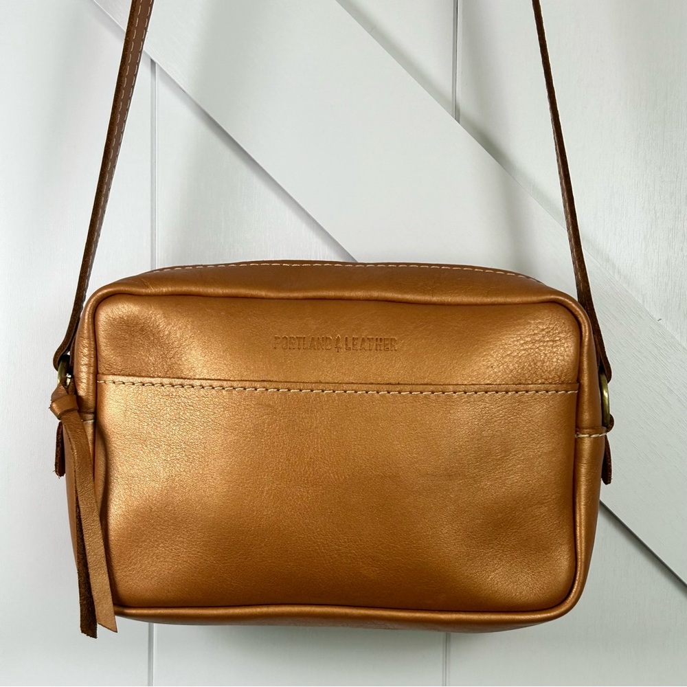 Genuine authentic “Portland Leather” camera style Crossbody bag - Picture 6 of 11